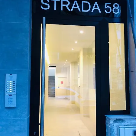 Deluxe Strada Apartmán *