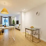Deluxe Strada Apartamento *